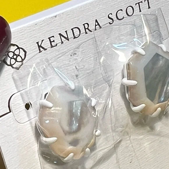 NWT Kendra Scott Morgan Earrings White Pearl Limited Edition White Matte Frame! - Picture 5 of 5